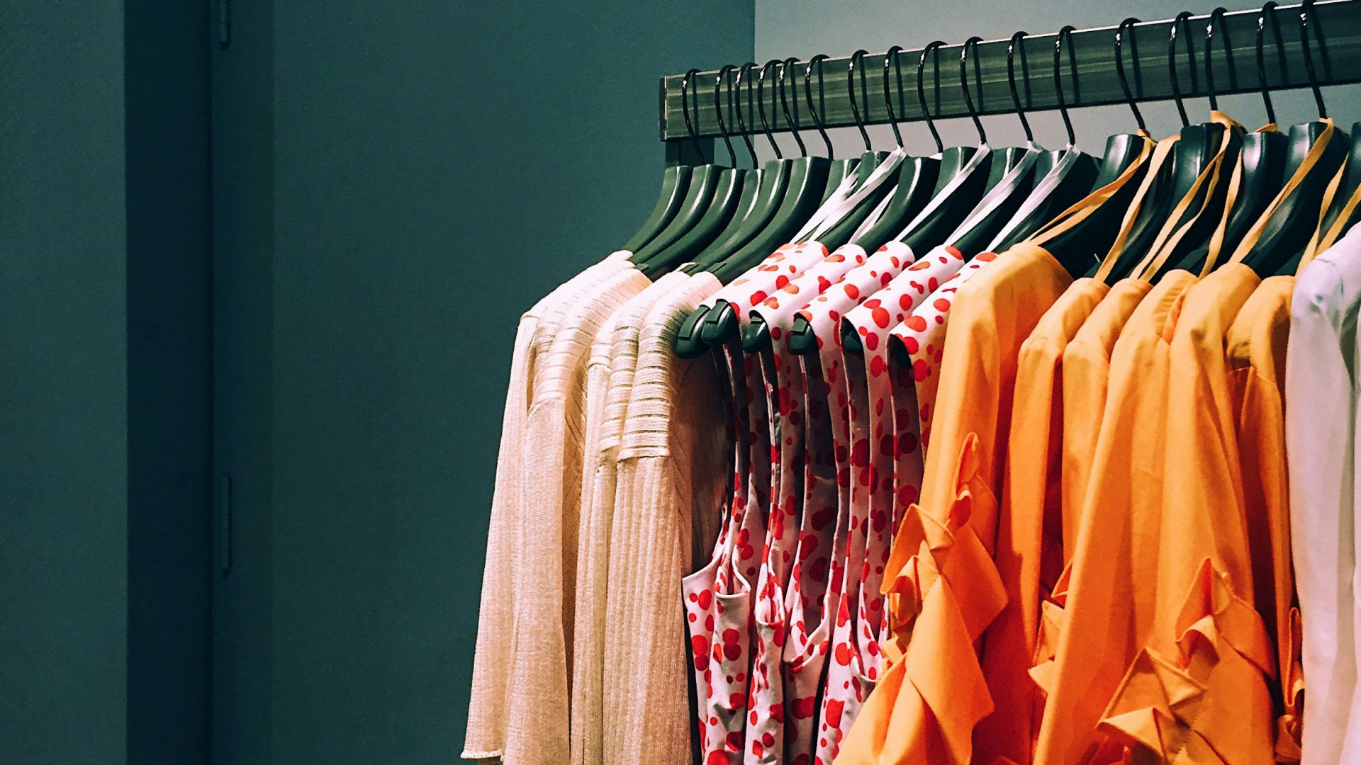 Trouver le fournisseur de vêtements idéal : quelques conseils utiles !